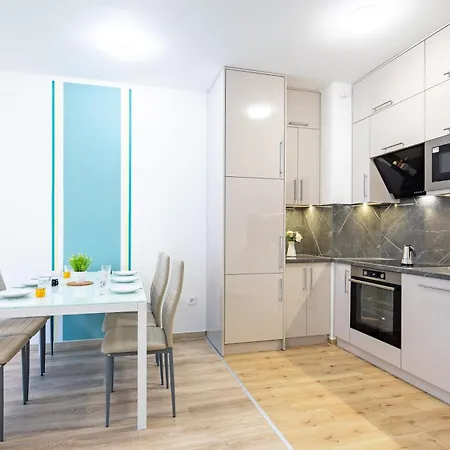 - Free Parking - Large Balcony Appartement