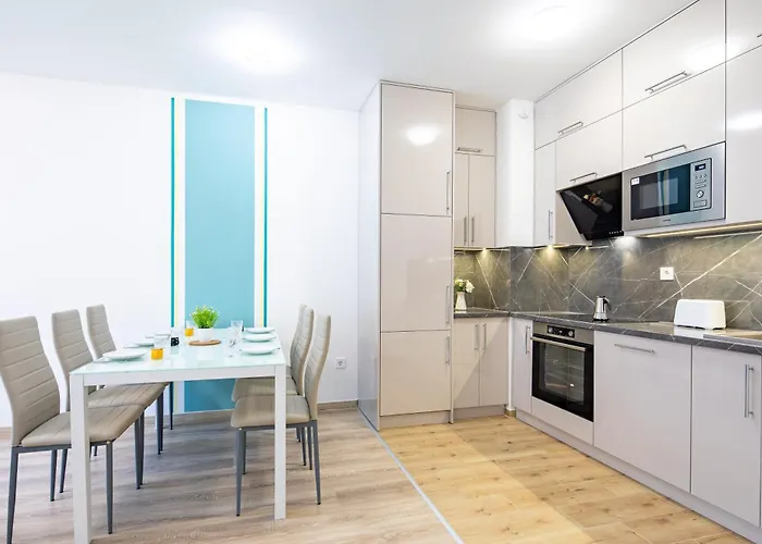 - Free Parking - Large Balcony Daire