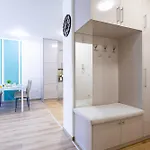 - Free Parking - Large Balcony Apartment Budapest