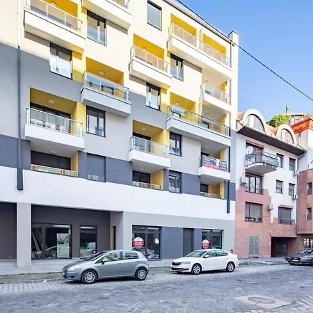 Apartment - Free Parking - Large Balcony *