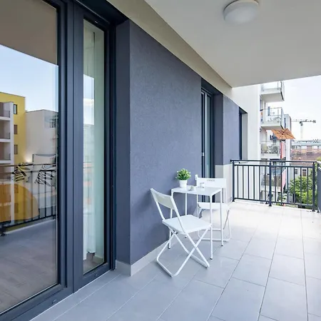 - Free Parking - Large Balcony *