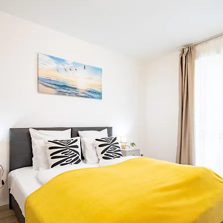 Apartment - Free Parking - Large Balcony *