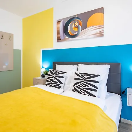 Apartment - Free Parking - Large Balcony