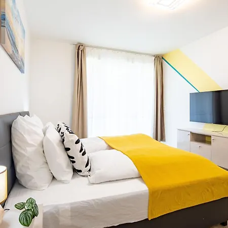 Apartment - Free Parking - Large Balcony *