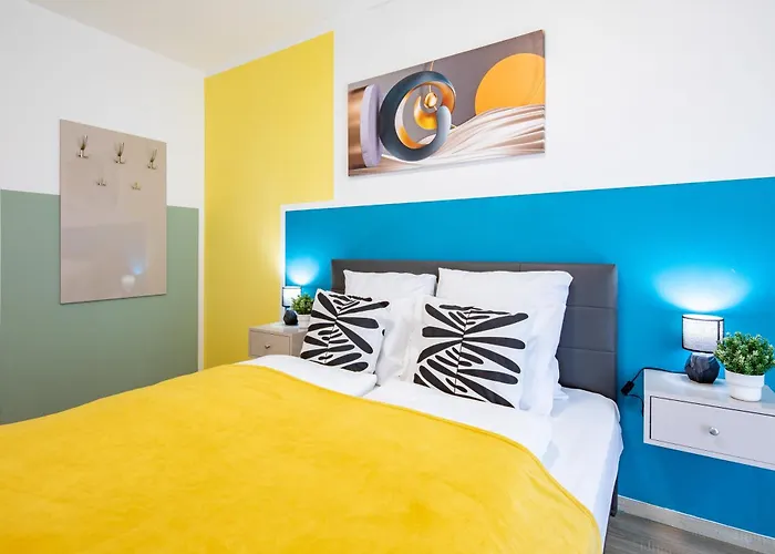 Apartment - Free Parking - Large Balcony